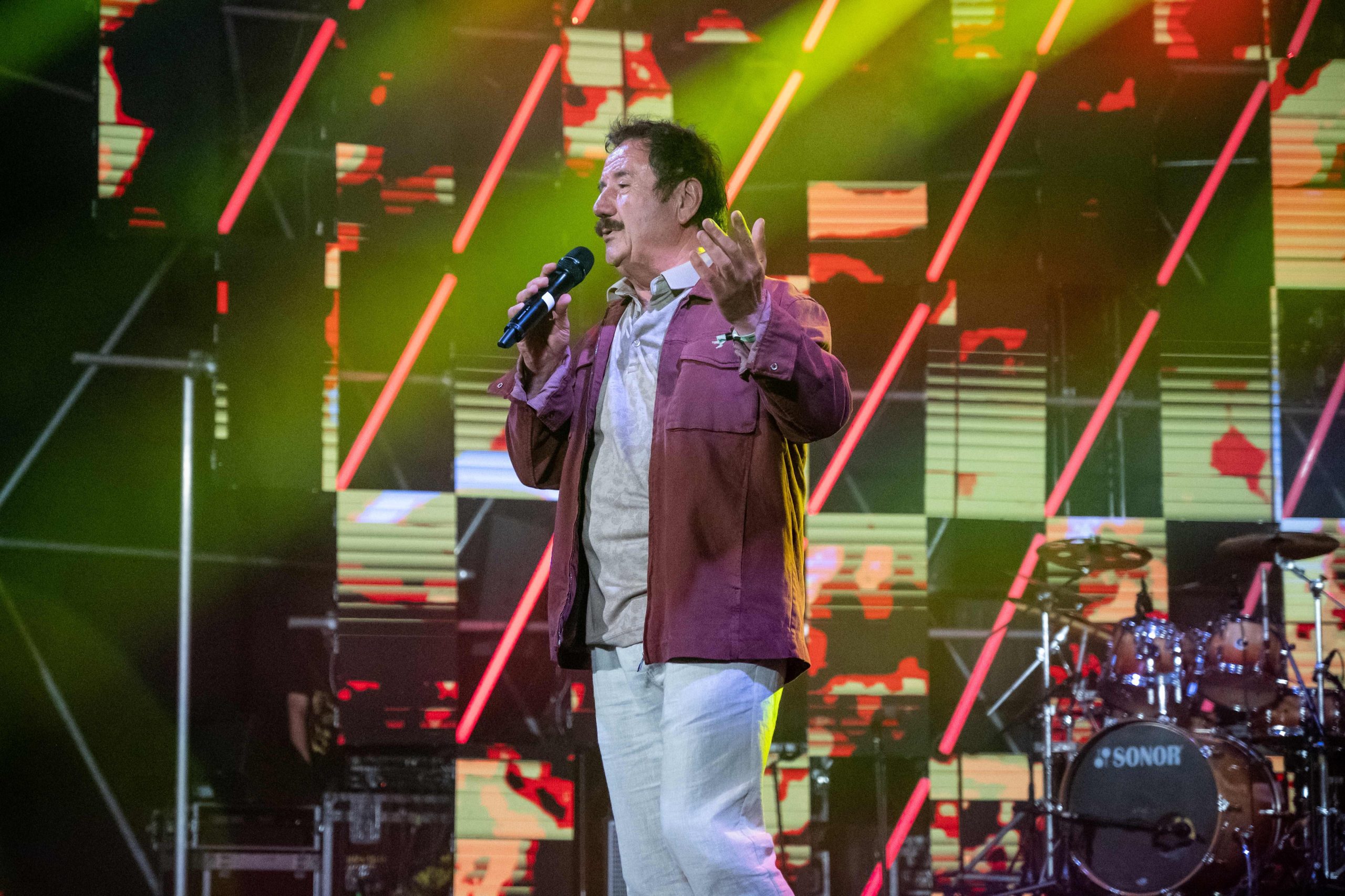 Elio Pisak s pjesmom Ostani tu nastupa na CMC Festivalu Vodice 2026.