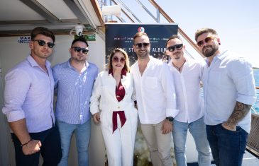 Zvjezdana posada na tradicionalnom izletu brodom drugog dana CMC Festivala u Vodicama