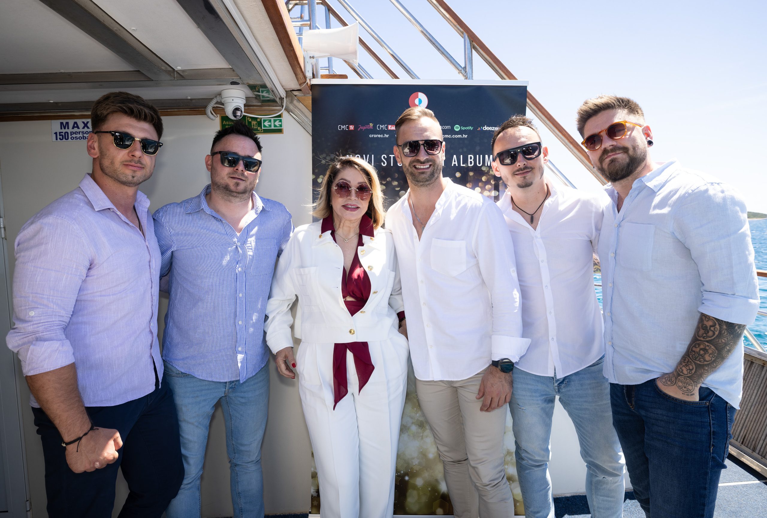 Zvjezdana posada na tradicionalnom izletu brodom drugog dana CMC Festivala u Vodicama
