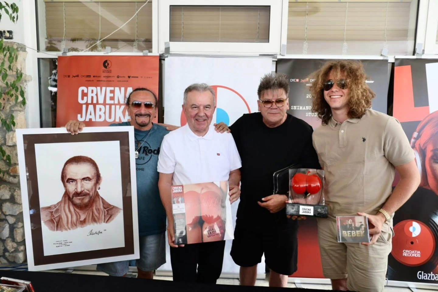 Velike glazbene priče na CMC Festivalu: Crvena jabuka slavi 40 godina kultnog prvijenca, a Željko Bebek predstavio novi album “Made in London”