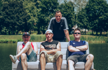 Gužva u 16-ercu objavila je novi singl i videospot Idiot u loncu