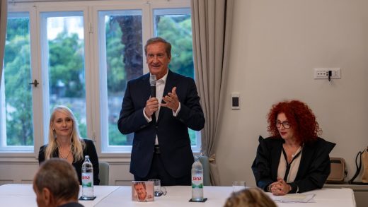 Niko Bulić predstavio prvi kantautorski album „U gradu voljenom” u Dubrovniku